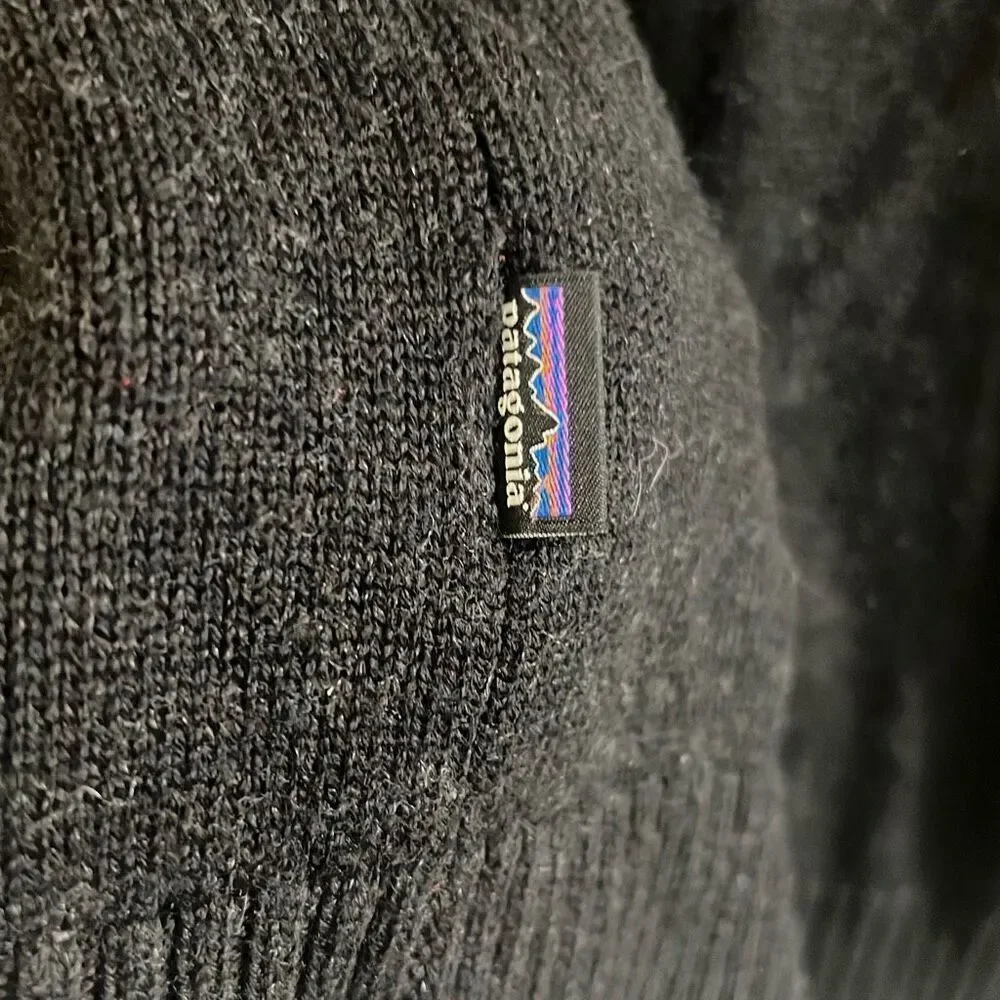 ✨Patagonia Men’s Black M's Merino 1/4-Zip Sweater✨